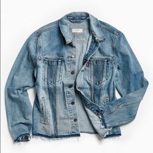 NWOT Levi’s Altered Trucker Oversized Jean Jacket